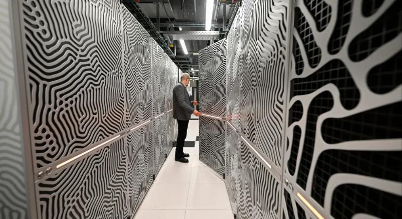 Regionális MI-központtá szeretne válni Románia, de ehhez még pár atomreaktort is fel kellene építenie