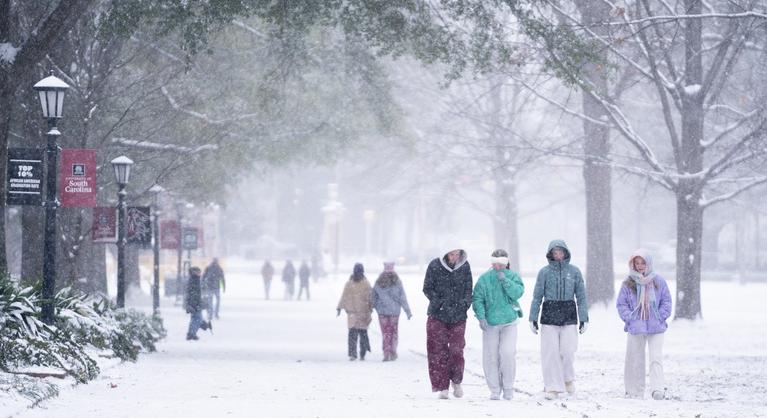 Bombaciklon csapott le az Egyesült Államokra, történelmi havazás bénította meg az ország egyes részeit