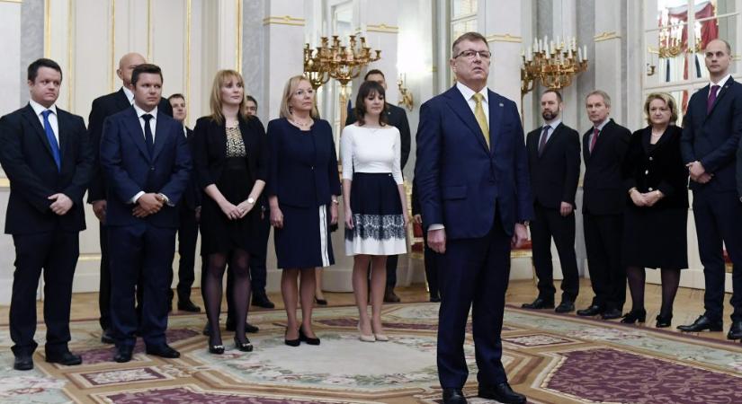 Lebontották Matolcsy Ádám engedély nélkül épített rönkházát