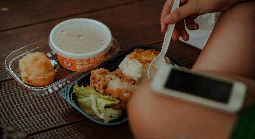 Hatalmas változás jön az éttermekben: kötelező lesz elfogadni a saját ételhordókat