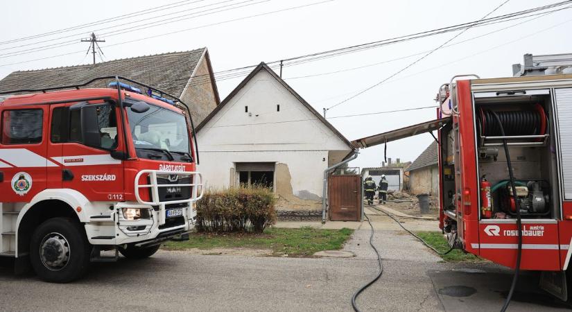 Péntek esti riadalom Értényben: kidőlt egy lakóház hátsó fala