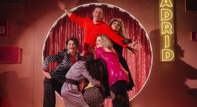 Nők az idegösszeomlás szélén – Mediterrán szenvedély és őrült fordulatok a kassai Thália új musicaljében