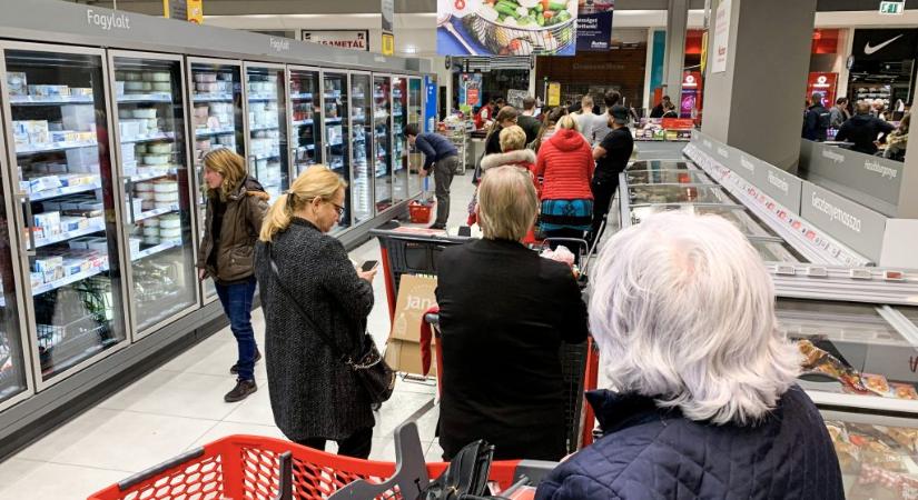 Rástartolt az Auchan a 13. és 14. havi nyugdíjjal gazdagodókra, mit lépnek a többiek?