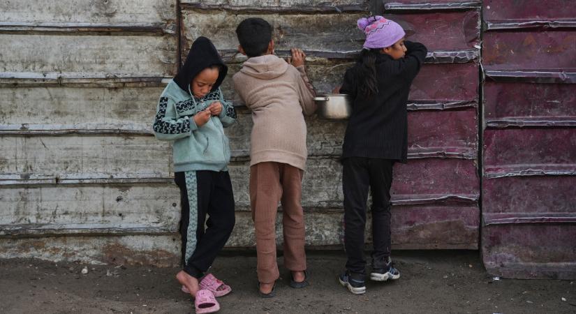 Megnyílt a Rafah-határ: napi 150 palesztin hagyhatja el Gázát