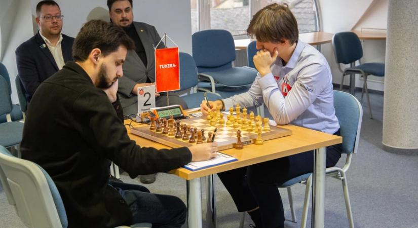 Menetel a következő bajnoki cím felé a sakkcsapat, de szoros a küzdelem