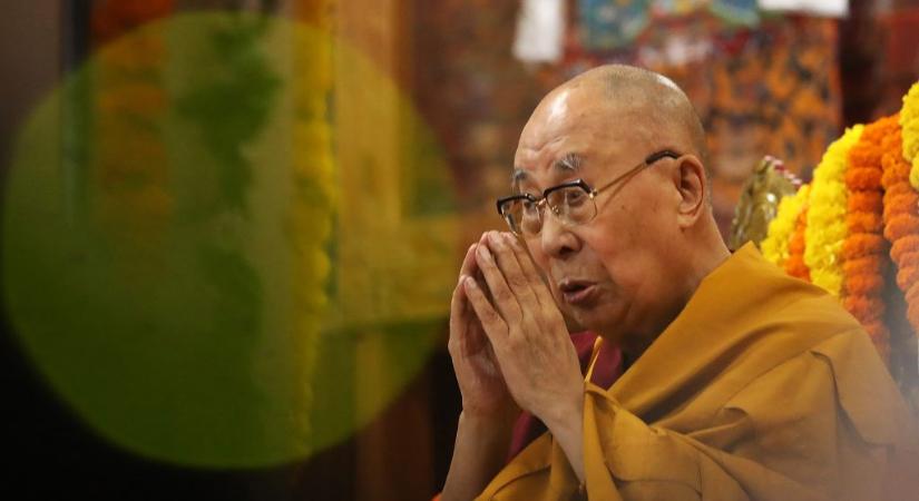 Megnyerte első Grammy-díját a dalai láma