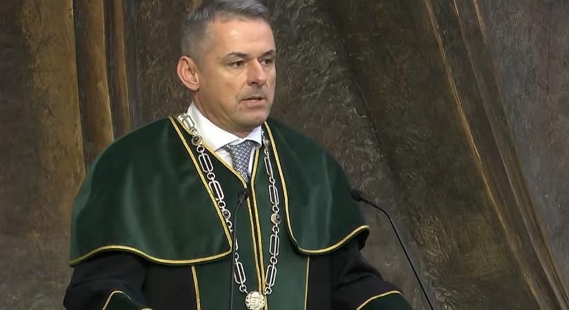 Száműzte az európai uniós zászlót a rektor az agrártudományi egyetem területéről (VIDEÓ)