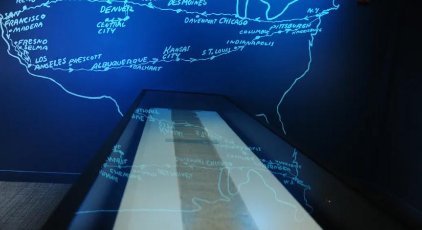 1 milliárd forintért kelhet el Jack Kerouac Úton című regényének 37 méter hosszú, eredeti gépirata