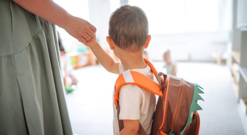 Megtépett és elvert három nő egy anyát az óvodában