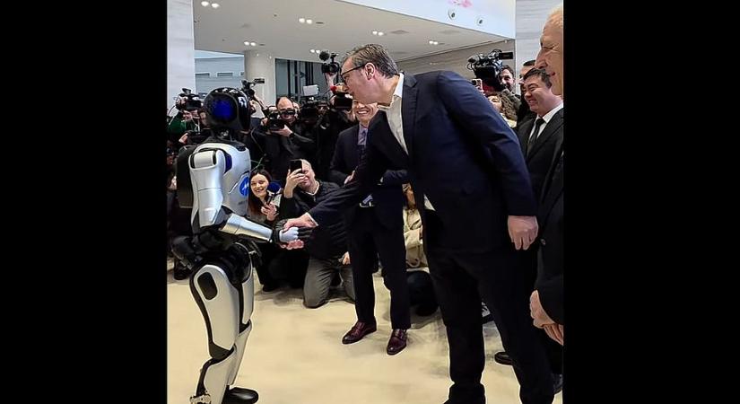 Vučić humanoid robotokkal találkozott: Már csak a kólót kell megtanulniuk táncolni