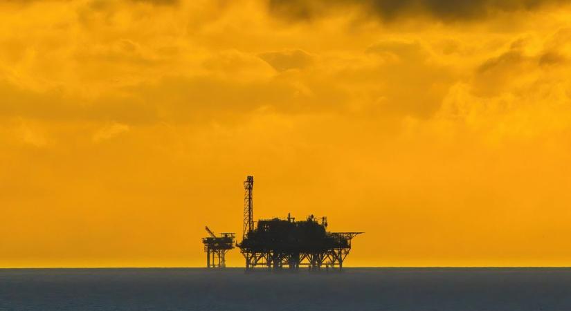 Támadás helyett inkább tárgyal Donald Trump: eltűnt a geopolitikai kockázat, szabadesésben az olajár