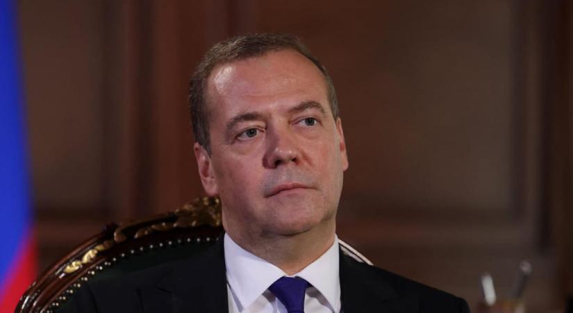 Békére törekvő, hatékony vezetőnek nevezte Medvegyev Trumpot