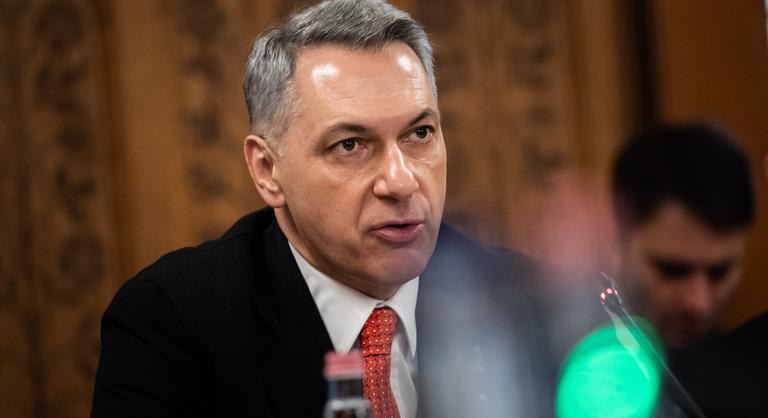 Lázár János a Roma Sajtóközpontban: Én legalább egyenes vagyok, nem sunnyogok