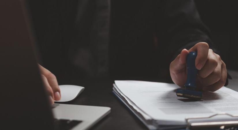 Azonnali bejelentés érkezett – már letartóztatásban van az ismert magyar alpolgármester