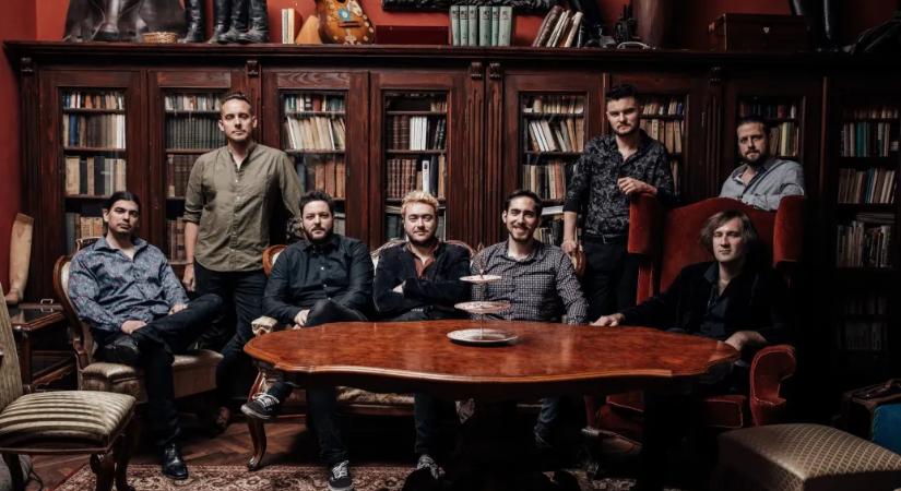 Kilép a frontember az Aurevoir zenekarból