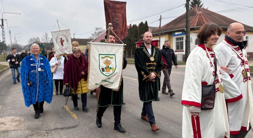 Nagyszabású borrendi találkozót tartottak Enyingen