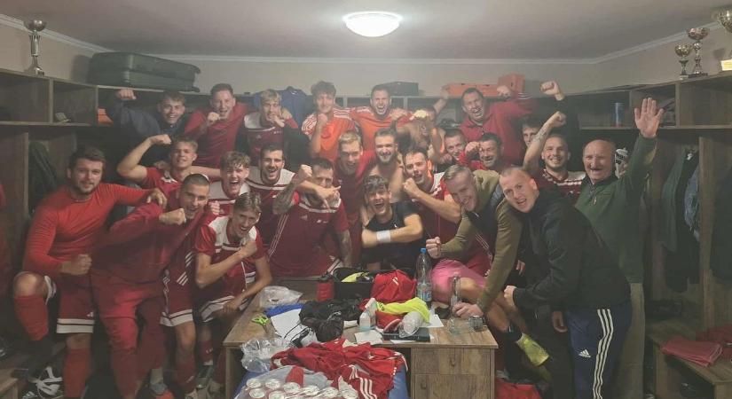 Szoros a négyes élboly