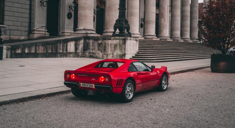 Közel 10 millió euróért kelt egy Ferrari a Christie's autóárverésén