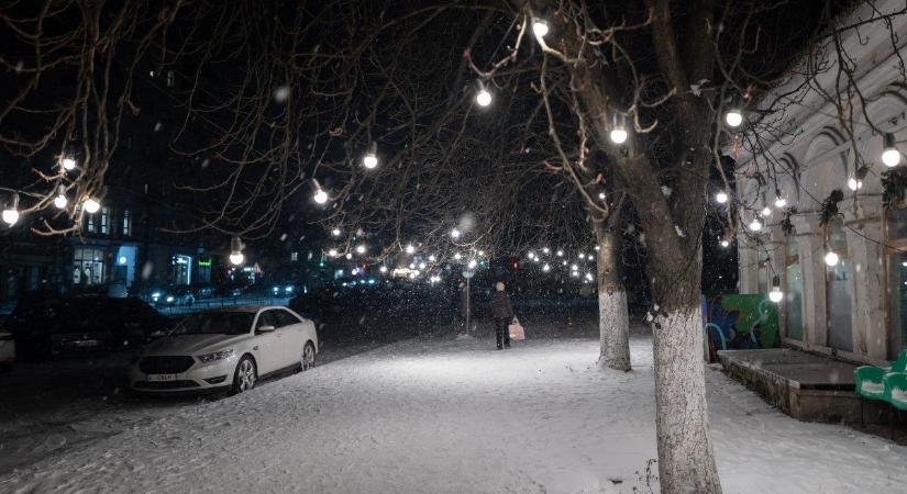 Vészhelyzeti áramszünetet rendeltek el Kijevben és a környékén