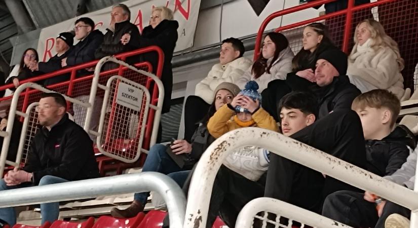 Városi rangadó ökölpárbajjal (videókkal, képgalériával)