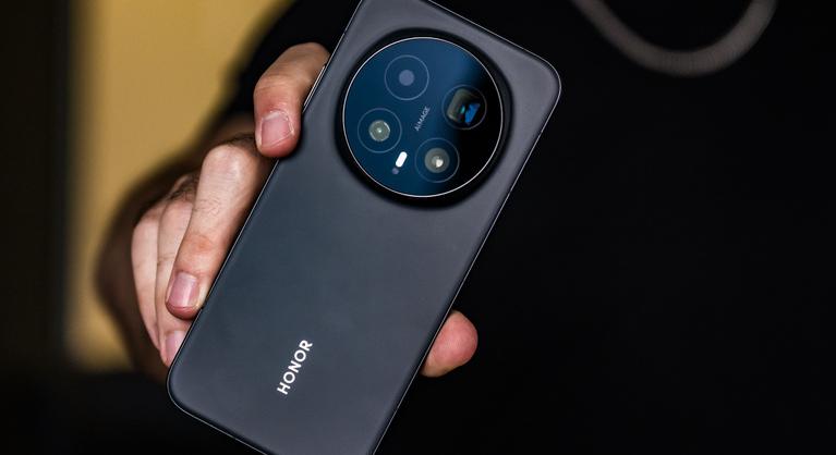 Pofátlanul másolja az Apple-t, mégis ez lett a piac egyik legjobb telefonja