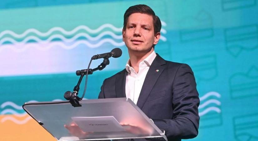 Távozott posztjáról az állami turisztikai vezető, aki euróban kapta a fizetését