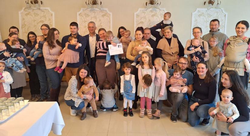 Meglepő számok: egyre több baba születik ebben a csongrád-csanádi községben – galériával