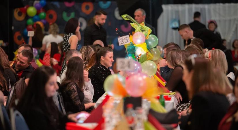 Az utánpótlásért is mulattak - sikeres bált tartottak a focisták