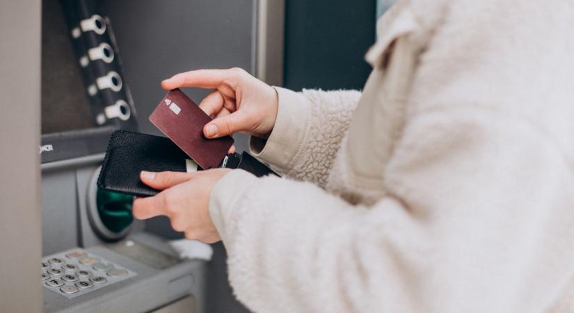 Ingyenes készpénzfelvétel 300 ezer forintig