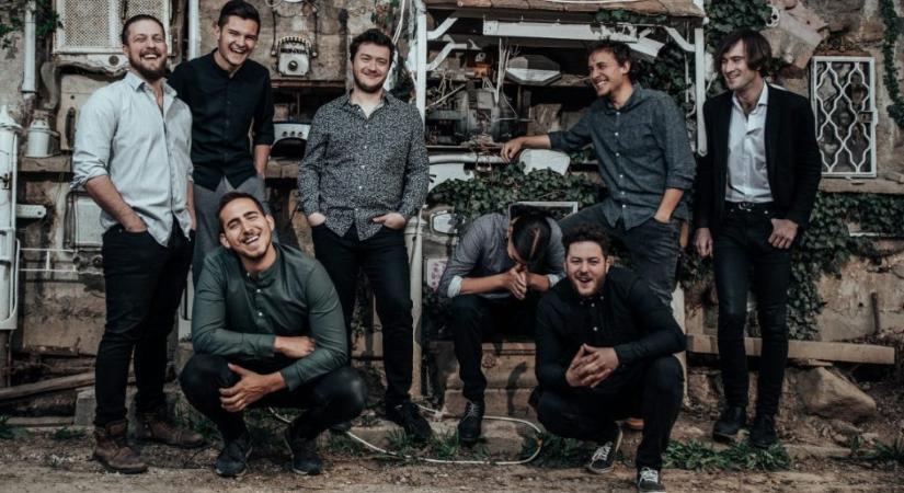 A frontember és egy hegedűs is kilép az Aurevoir zenekarból