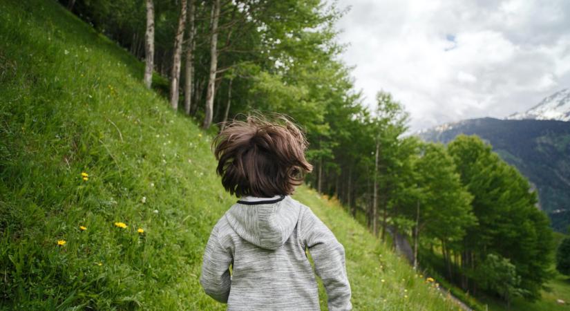 Elképesztő részletek: így bánt a nevelőanya a gondjaira bízott gyerekekkel
