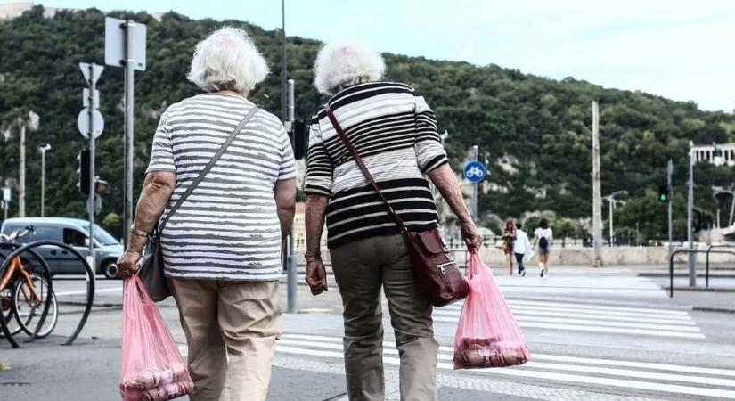 Nyugdíjasok figyelem - hatalmas akciót hirdettek meg az egyik hazai áruházláncban