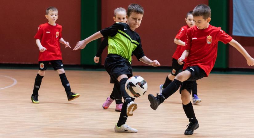 Fiatal focistáké volt a főszerep a komáromi sportcsarnokban  FOTÓK