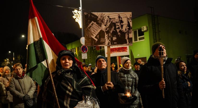 „A nagyanyámat képviseltem itt, aki párkányi volt” – tüntetőket kérdeztünk a Beneš-dekrétumok elleni tüntetésen (VIDEÓ)