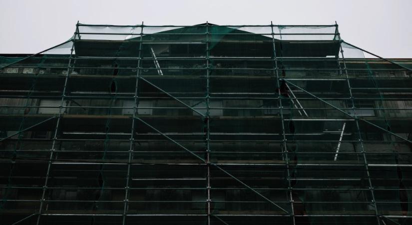 Epstein-akták: megszólalt a Király utcai lakás tulajdonosa, aki állítja, fenyegette őt az egykori szexuális ragadozó