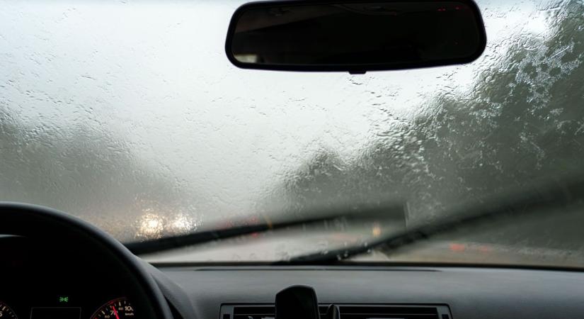 Életveszélyessé válnak az utak keddtől: ez minden sofőrnek kötelező tudni