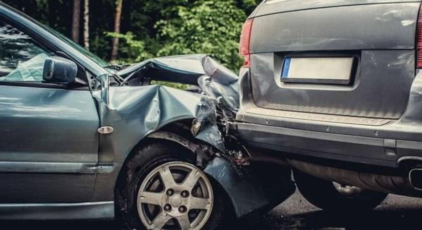 Két autó karambolozott Veszprémben