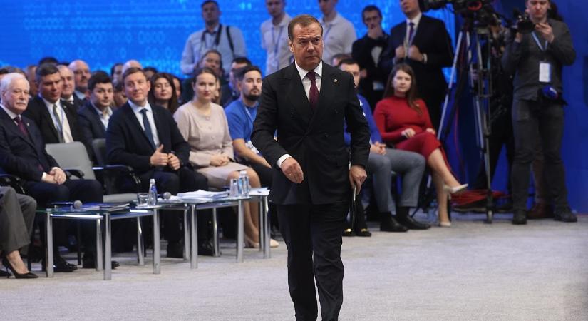 „Nem vagyunk őrültek” – mondta Medvegyev, majd elmagyarázta, mikor jöhet az atom