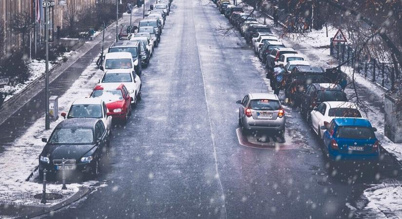 Ne induljon el kedd reggel, amíg ezt nem olvasta! Ónos eső és hófúvás teszi élhetetlenné a közlekedést