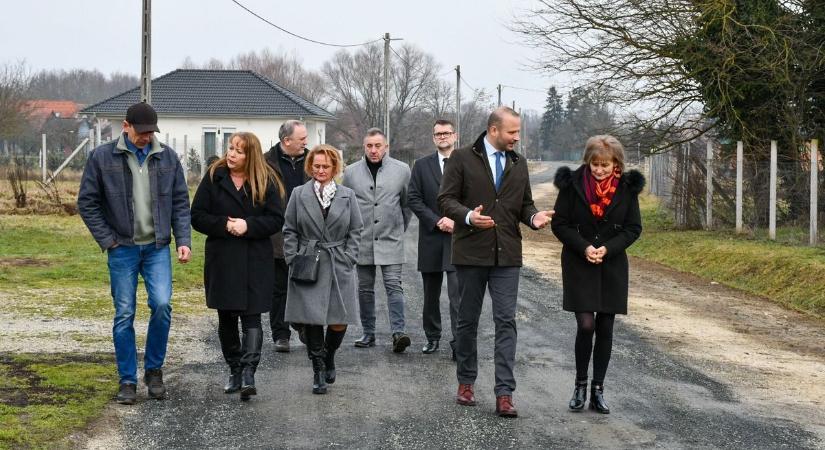 Utak újultak meg - újabb négy település vált versenyképesebbé a Keszthelyi járásban