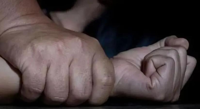 Vigyázzon! Ha meglátja ezt a szexuális ragadozót, ne menjen a közelébe, azonnal telefonáljon