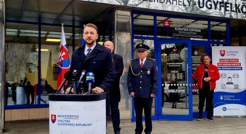 Matúš Šutaj Eštok átadta a járási hivatal új ügyfélközpontját Dunaszerdahelyen – Fotókkal