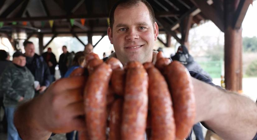 Már nem kell sokat aludnunk: jön az I. Pellérdi Kolbásztöltő Verseny