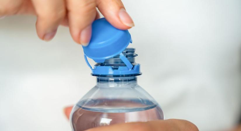 PET-palack: a kupakbotrány után újabb fordulat idegesíti a vásárlókat