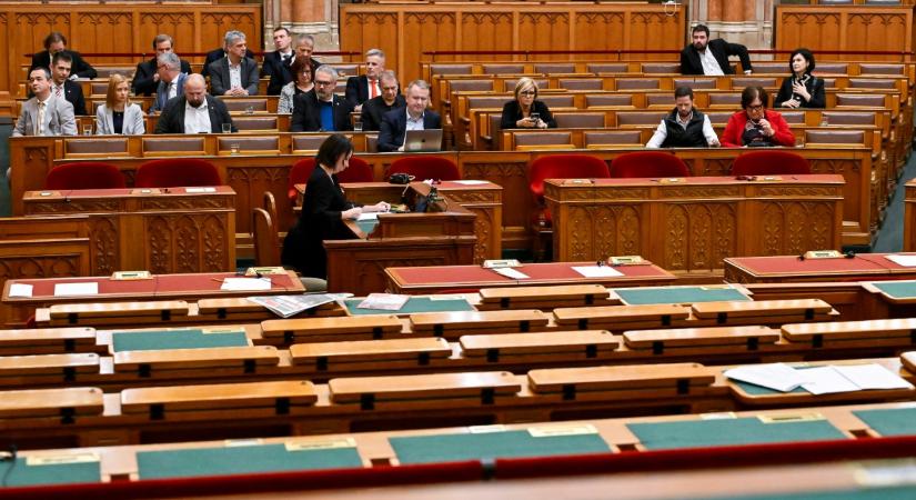 Távolmaradással „büntették” a rendkívüli parlamenti ülést