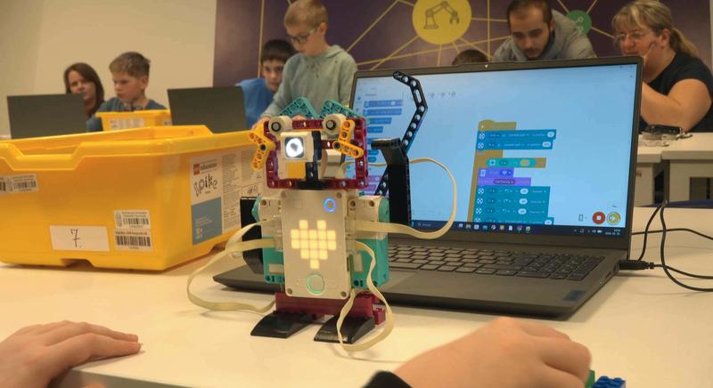Játékosan ismerkedhettek meg a robotika alapjaival