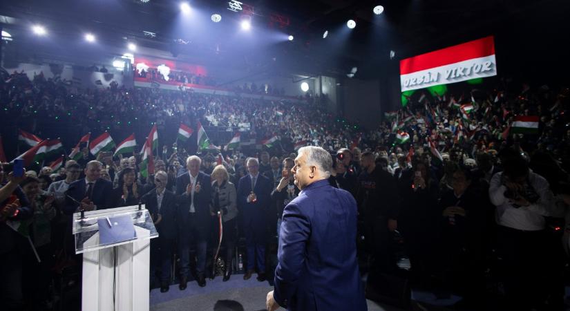 Elemzők: középpontba került a nemzeti petíció, miközben erőtlen Tisza-bejelentés történt