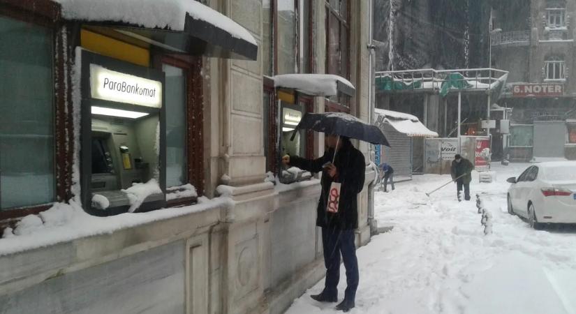 Duplájára nőtt az ingyenes készpénzfelvétel értékhatára – ezekkel nem árt tisztában lenned!