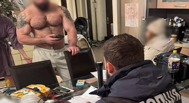 Országos razziát tartottak a hatóságok mozgósítást kerülőket segítők ellen, 110 személyt vettek őrizetbe 20 megyében