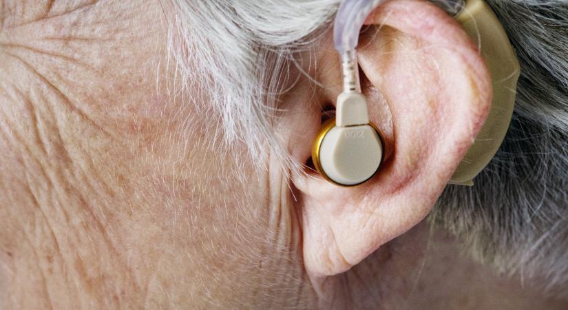 Így juthat ingyenes hallókészülékhez